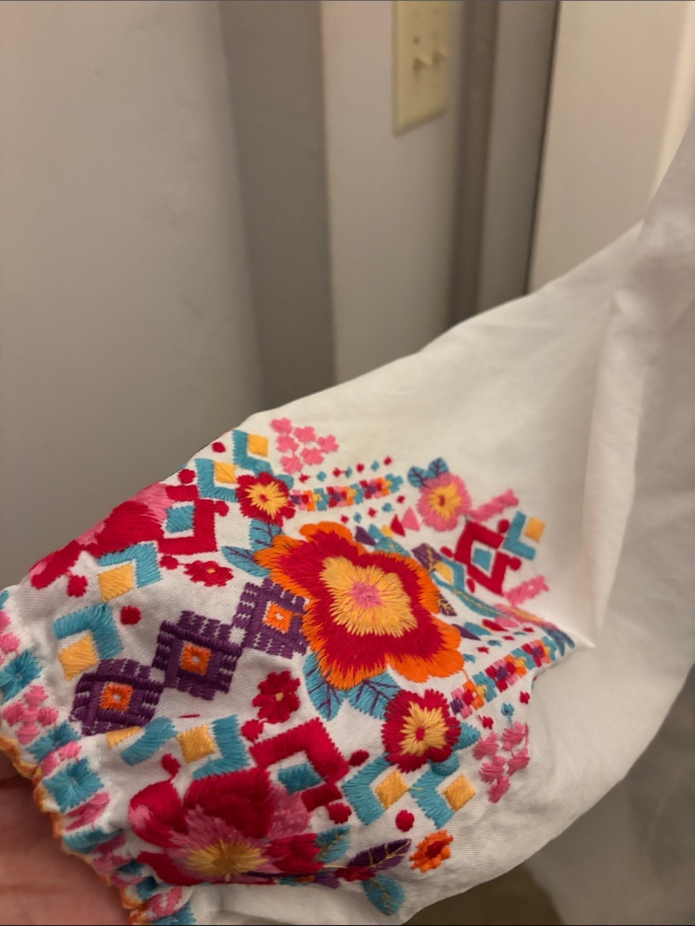 Savanna Jane White Tunic with Multicolor Floral Embroidery - Picture 5 of 6
